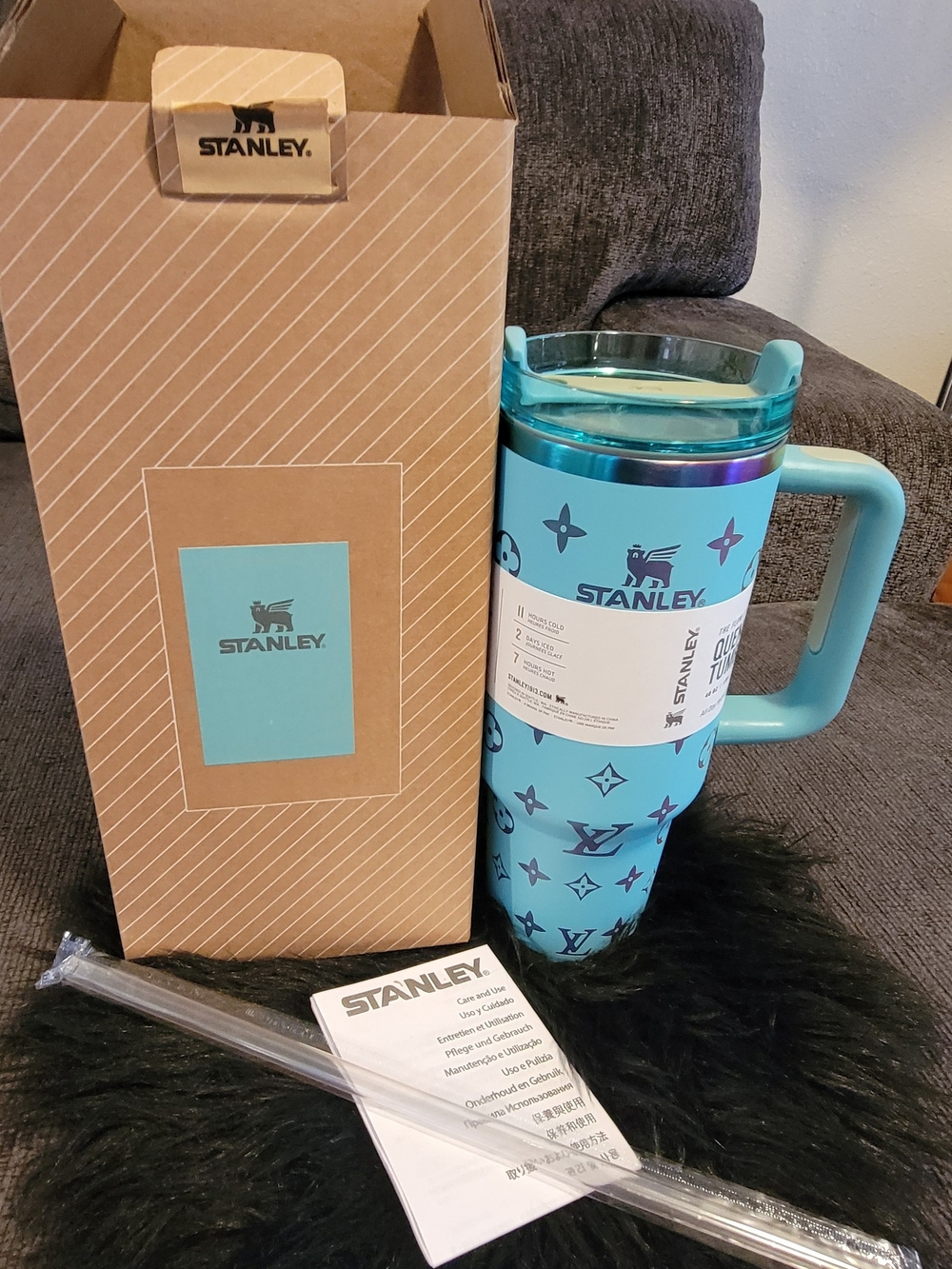 Stanley Teal Blue Quencher Tumbler with Handle 40oz - Picture 8 of 8